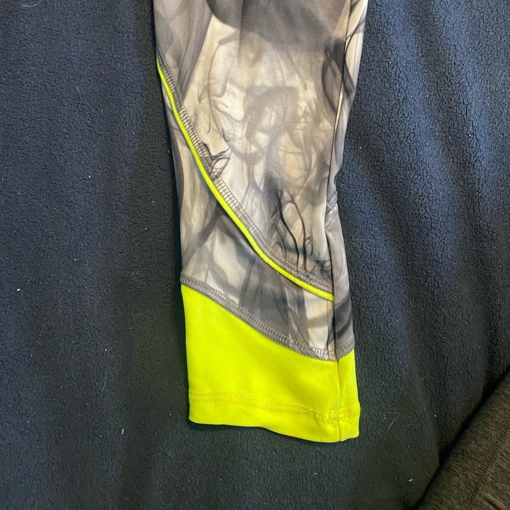 Workout Capris - Picture 2 of 6